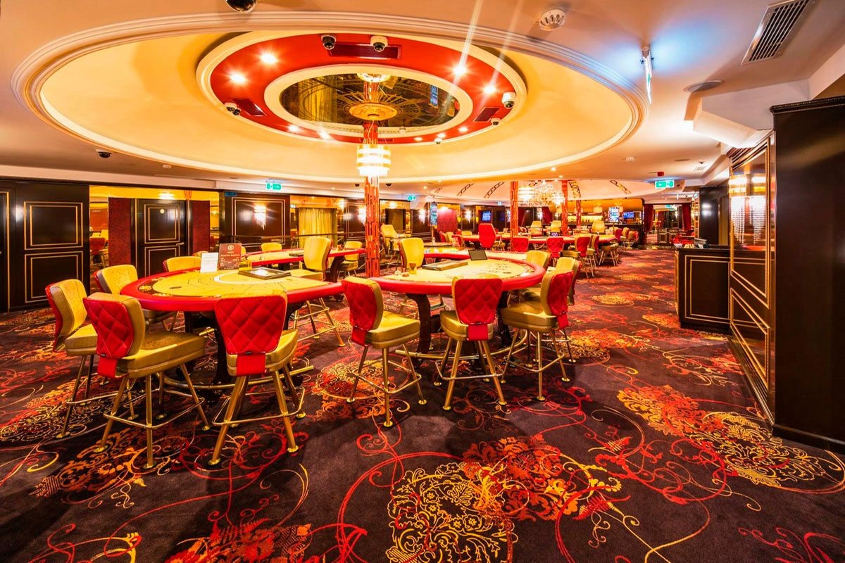 A stylish restaurant with a casino atmosphere in the center of Helsinki